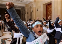 الحكومة تجدد المطالبة بتحرك دولي لوقف تجنيد مليشيات الحوثي للأطفال
