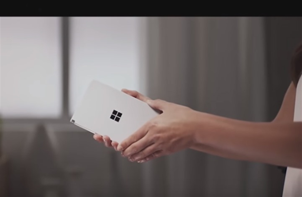 قابل للطي.. مايكروسوفت تطرح أول جهاز متعدد الأغراض بـ"أندرويد" (فيديو)