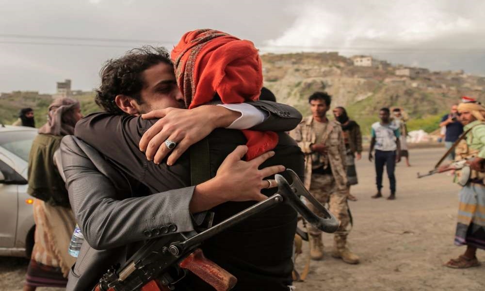الحوثيون يعلنون الإفراج عن 44 معتقلا في ذمار