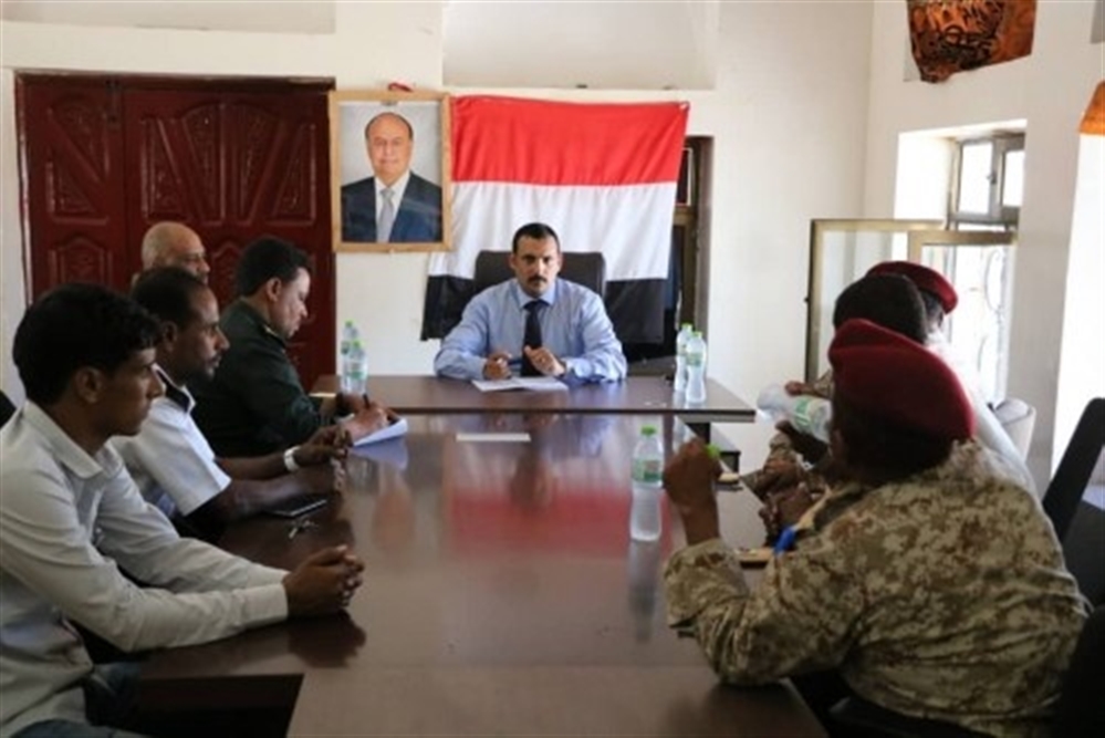 محافظ سقطرى يؤكد على ضرورة تفعيل مراكز الشرطة في الجزيرة