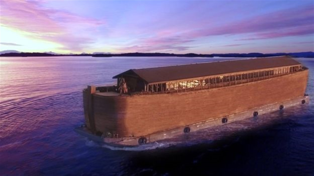 "سفينة نوح" ترسو في بريطانيا للمرة الأولى (صور)