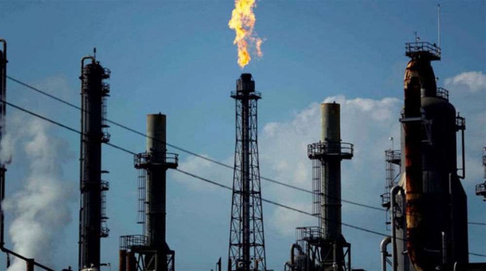 أسعار النفط تتراجع 4 بالمئة مع تزايد ضغوط "كورونا"