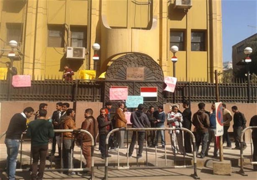 إعفاء اليمنيين في مصر من غرامات تأخير تجديد الإقامة