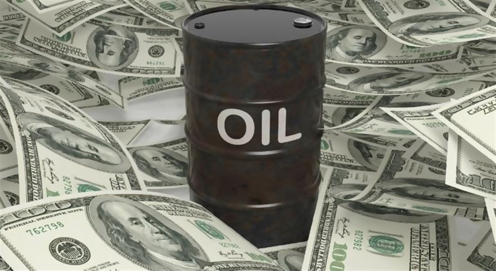 النفط يتراجع 5 بالمئة والدولار يتجه صوب الارتفاع