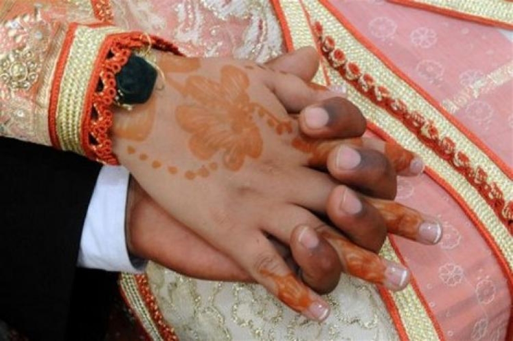 بدون عروس.. يمنية تحقق حلم ابنها المصاب بمتلازمة "داون" وتقيم له حفل زفاف