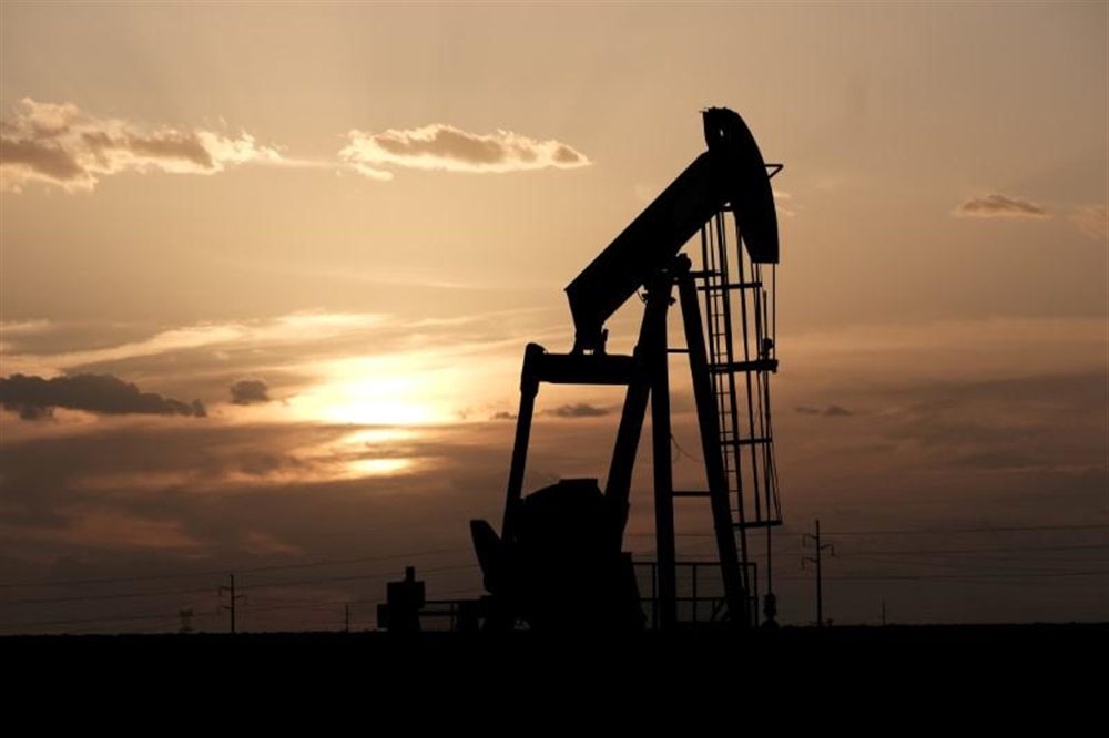 النفط يتراجع وسط تخوف من فقدان السيطرة على كورونا