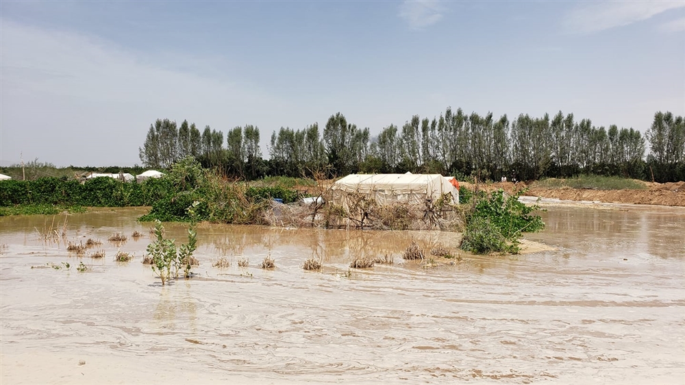 سيول فيضان سد مأرب تغمر عدد من المنازل وتهدد بجرف المزارع