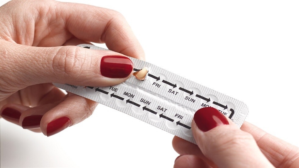 خبراء : تناول حبوب منع الحمل يزيد من خطر الوفاة بكورونا