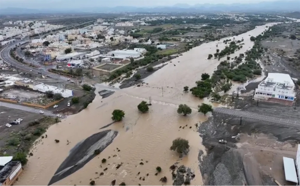 أمطار غزيرة في عمان وباكستان تودي بحياة العشرات