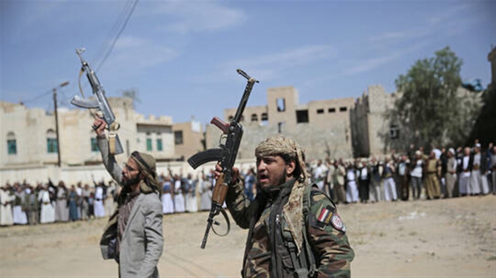 الحوثيون يستدعون المئات من متخرجي دوراتهم الطائفية ومصادر تؤكد انقطاع الاتصال بهم